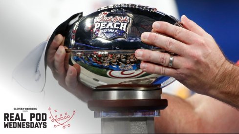Kirby Smart holding the Peach Bowl trophy after Georgia’s win over Cincinnati on Jan. 1, 2021.